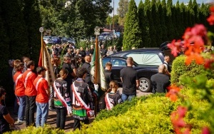 Ceremonia pogrzebowa Krzysztofa Bujara - polskiego hokeisty i olimpijczyka (9)