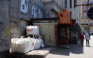 Nieużytkowane budki przy Rialcie w Katowicach znikają! Trwa ich rozbiórka