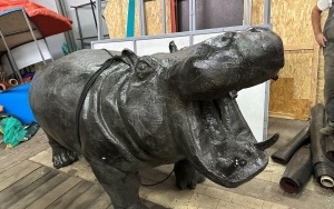 Figurki wielbłądów i hipopotama na sprzedaż (5)