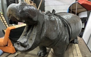 Figurki wielbłądów i hipopotama na sprzedaż (7)