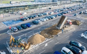 Będzie zielono przed terminalami i na parkingu Katowice Airport! Ruszyła budowa  (2)