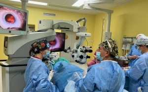 Operacja przeszczepu rogówki w Okręgowym Szpitalu Kolejowym w Katowicach (3)