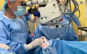 Operacja przeszczepu rogówki w Okręgowym Szpitalu Kolejowym w Katowicach (8)