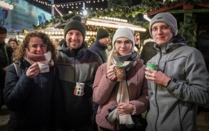 Wspaniała zabawa na Jarmarku Bożonarodzeniowym w Katowicach [25.11.2023] (19)