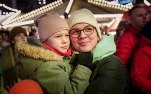 Wspaniała zabawa na Jarmarku Bożonarodzeniowym w Katowicach [25.11.2023] (8)
