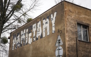 Mural przy budynku Śląskiego Centrum Wolności i Solidarności i Izby Pamięci kopalni Wujek w katowickim Brynowie (3)