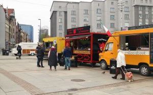 Food trucki na rynku w Katowicach - Kwiecień 2022 (7)