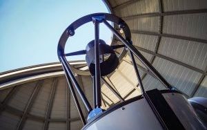 Nowoczesne urządzenia obserwacyjne, teleskop optyczny oraz radioteleskop w Planetarium Śląskim (10)