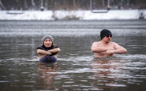 Morsowanie z Klubem Morsów Arktyka w ramach Tygodnia Zimna (6)