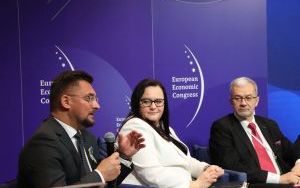 Światowe Forum Miejskie - panel dyskusyjny podczas EKG 2022 (15)