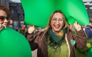 Wielkie zielone serce na katowickim rynku. Inauguracja Koalicji Śląskie Kwitnące (8)