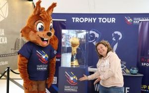 Puchar Mistrzostw Świata i wiewiórka PAX w Galerii Katowickiej (2)