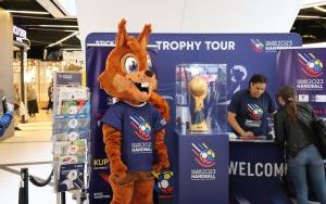 Puchar Mistrzostw Świata i wiewiórka PAX w Galerii Katowickiej (8)