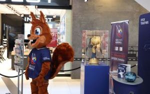 Puchar Mistrzostw Świata i wiewiórka PAX w Galerii Katowickiej (10)