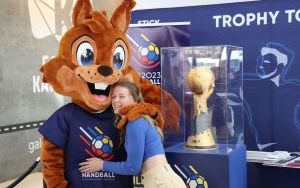 Puchar Mistrzostw Świata i wiewiórka PAX w Galerii Katowickiej (5)