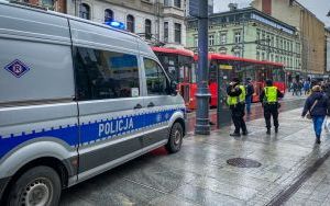 Tramwaj potrącił mężczyznę na ul. 3 Maja w Katowicach (4)