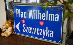 Przekazanie wylicytowanej tablicy Placu Wilhelma Szewczyka  (12)