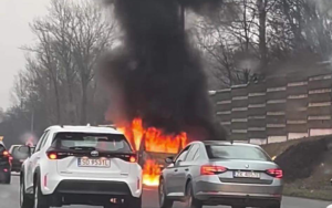 Pożar samochodu na S86 w Katowicach (1)