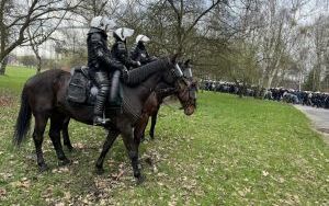 Policjanci czuwali nad bezpieczeństwem w czasie meczu derbowego w Chorzowie (6)