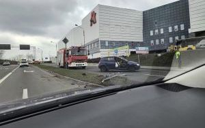 Wypadek na ulicy Pułaskiego w Katowicach obok CH 3 Stawy [22.03.2024] (6)