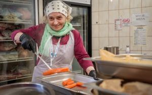 Wielkie gotowanie przed Metropolitalnym Śniadaniem Wielkanocnym dla Samotnych (5)