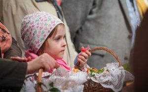 Święcenie potraw w Parafii Rzymskokatolickiej św. Anny w Katowicach (12)