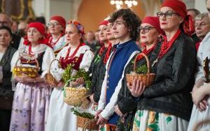 Święcenie potraw w Parafii Rzymskokatolickiej św. Anny w Katowicach (9)