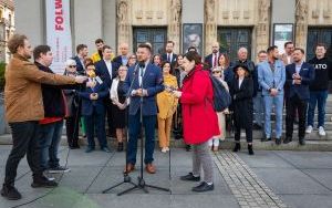 Podsumowanie kampanii wyborczej Forum Samorządowego i Marcin Krupa na rynku w Katowicach (7)