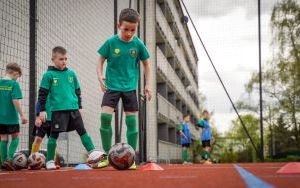 Trening piłkarzy i piłkarek 