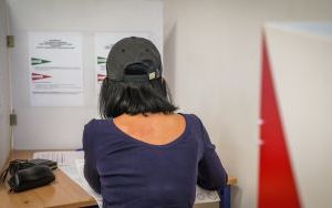 Wybory samorządowe w Katowicach. Głosowanie na os. Tysiąclecia w Zespole Szkół nr 3 (6)