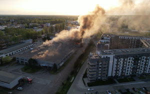 Pożar hali z hulajnogami w Katowicach (2)