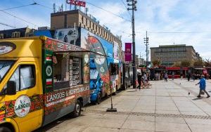 Food trucki na rynku w Katowicach - Street Food Polska Katowice (kwiecień 2024) (6)