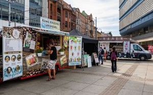 Food trucki na rynku w Katowicach - Street Food Polska Katowice (kwiecień 2024) (11)