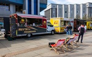 Food trucki na rynku w Katowicach - Street Food Polska Katowice (kwiecień 2024) (14)