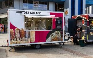 Food trucki na rynku w Katowicach - Street Food Polska Katowice (kwiecień 2024) (15)