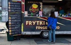 Food trucki na rynku w Katowicach - Street Food Polska Katowice (kwiecień 2024) (16)