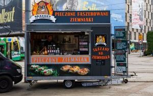 Food trucki na rynku w Katowicach - Street Food Polska Katowice (kwiecień 2024) (3)