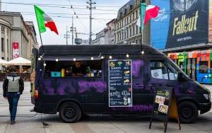 Food trucki na rynku w Katowicach - Street Food Polska Katowice (kwiecień 2024) (4)