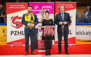 Ceremonia wręczenia medali po meczu GKS Katowice - Re-Plast Unia Oświęcim (14)