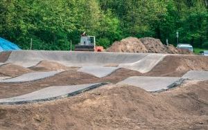 Budowa pumptracka w Dolinie Trzech Stawów dobiega końca [Kwiecień 2024] (2)