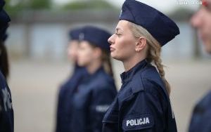 Uroczyste ślubowanie policjantów nowych policjantów w Katowicach (15)