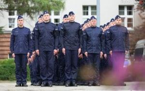 Uroczyste ślubowanie policjantów nowych policjantów w Katowicach (10)