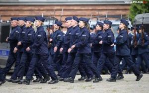 Uroczyste ślubowanie policjantów nowych policjantów w Katowicach (9)