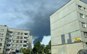 Pożar składowiska odpadów w Siemianowicach Śląskich - kłęby dymu nad miastami (1)