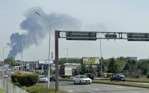 Pożar składowiska odpadów w Siemianowicach Śląskich - kłęby dymu nad miastami (2)