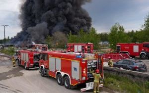 Walka z ogniem strażaków na składowisku odpadów w Siemianowicach Śląskich (13)
