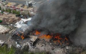 Walka z ogniem strażaków na składowisku odpadów w Siemianowicach Śląskich (1)