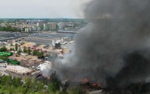 Walka z ogniem strażaków na składowisku odpadów w Siemianowicach Śląskich (2)