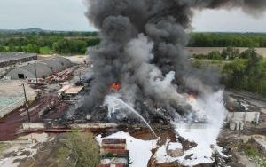 Walka z ogniem strażaków na składowisku odpadów w Siemianowicach Śląskich (4)
