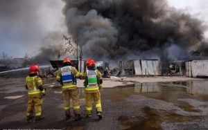 Walka z ogniem strażaków na składowisku odpadów w Siemianowicach Śląskich (9)
